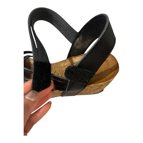 Blowfish Black Wedge Strappy Sandals 7.5 - Picture 4 of 5